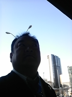 朝早いから当然寒い