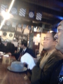 朝早いから当然寒い